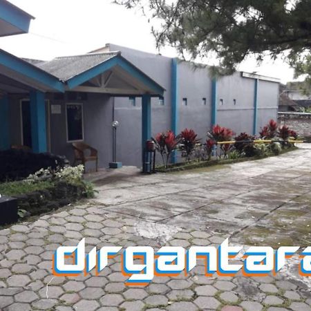 Hotel Dirgantara Parakan  Экстерьер фото